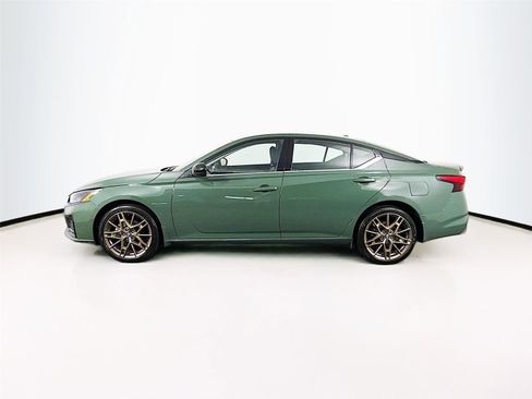 Used 2025 Nissan Altima 2.5 SR AWD/4WD image 4