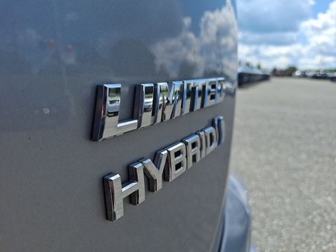Used 2018 Toyota RAV4 Limited AWD/4WD image 32