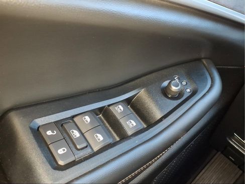 Used 2023 Jeep Grand Cherokee Limited image 20