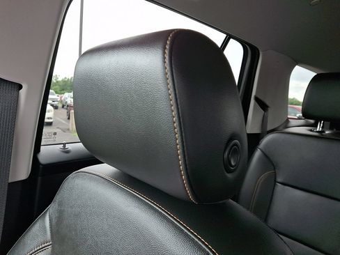 Used 2019 Chevrolet Traverse LT FWD image 18