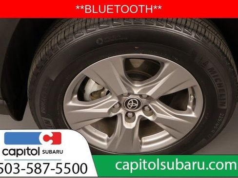 Used 2022 Toyota RAV4 LE AWD/4WD image 9