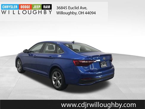 Used 2024 Volkswagen Jetta SE image 6