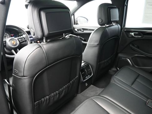 Certified 2026 Porsche Macan S AWD/4WD image 8