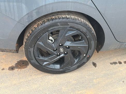 New 2026 Hyundai Elantra Sport FWD image 18