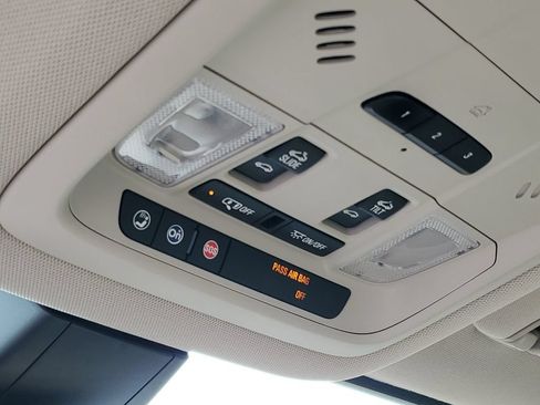 Used 2018 GMC Acadia Denali w/ Technology Package FWD image 24
