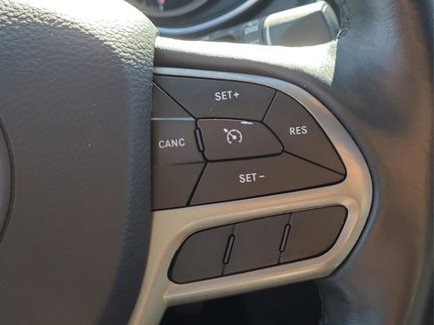 Used 2019 Jeep Cherokee Limited w/ Luxury Group image 25