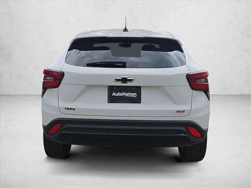 Certified 2025 Chevrolet Trax RS w/ Sunroof Package FWD image 7