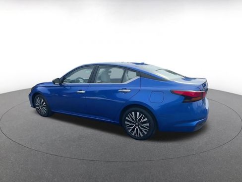 Used 2025 Nissan Altima 2.5 SV image 10