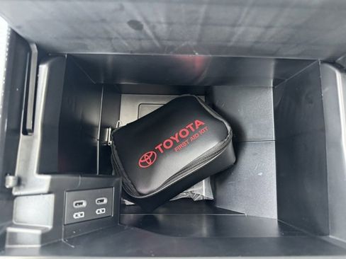 Used 2025 Toyota Sienna XLE image 23