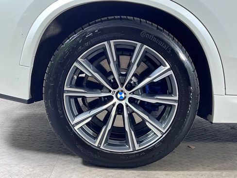 Used 2021 BMW X5 xDrive40i w/ M Sport Package AWD/4WD image 14