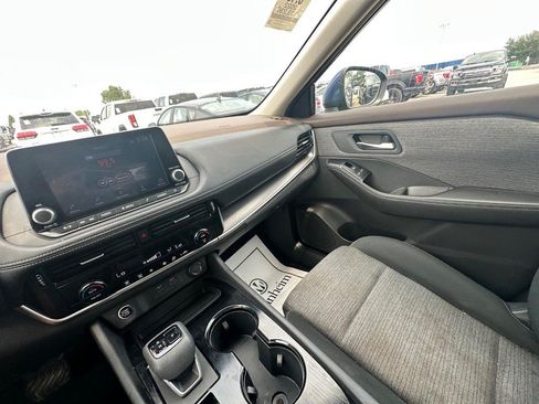 Used 2022 Nissan Rogue SV AWD/4WD image 18