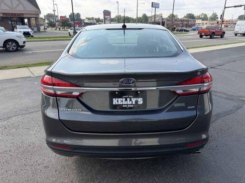 Used 2017 Ford Fusion SE FWD image 4