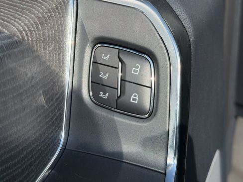 Used 2025 Ford F250 Platinum image 28