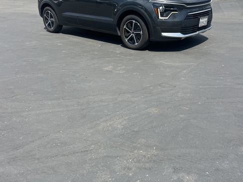 Used 2025 Kia Niro LX FWD image 5