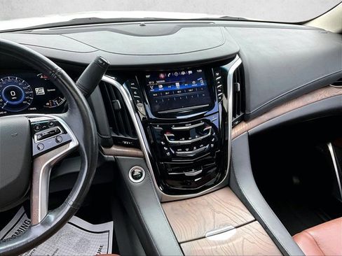 Used 2019 Cadillac Escalade Premium Luxury image 8
