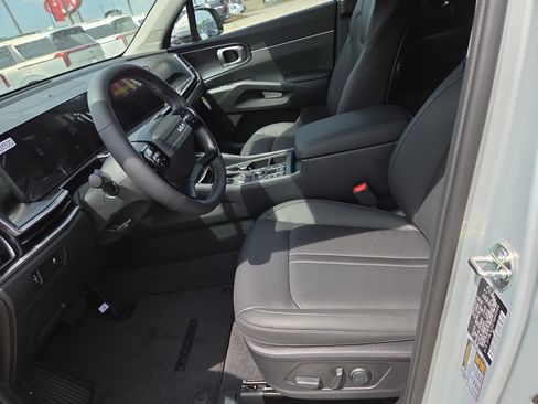 New 2026 Kia Sorento S FWD image 4