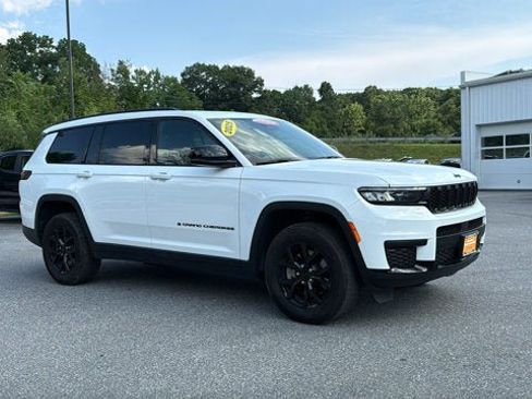 Certified 2025 Jeep Grand Cherokee L Altitude AWD/4WD image 2
