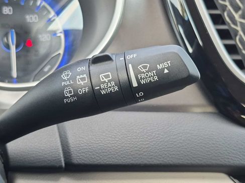 Used 2024 Chrysler Pacifica Touring-L FWD image 25