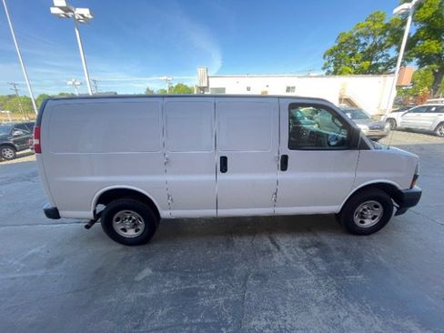 Used 2021 Chevrolet Express 2500 RWD image 5