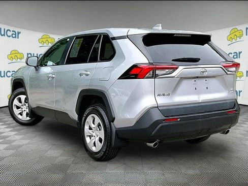 Certified 2022 Toyota RAV4 LE AWD/4WD image 4