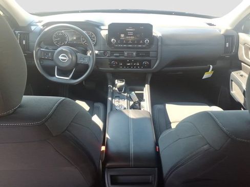 Used 2025 Nissan Pathfinder S AWD/4WD image 16