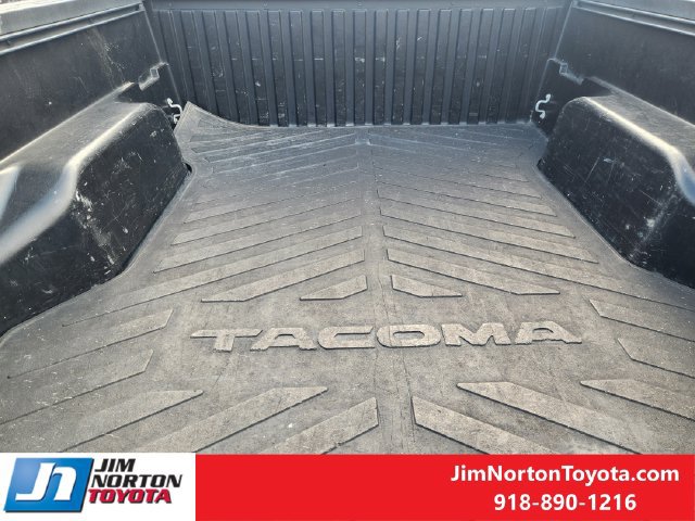 Used 2017 Toyota Tacoma TRD Off-Road w/ Tow Package AWD/4WD image 32