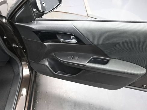 Used 2016 Honda Accord LX image 39