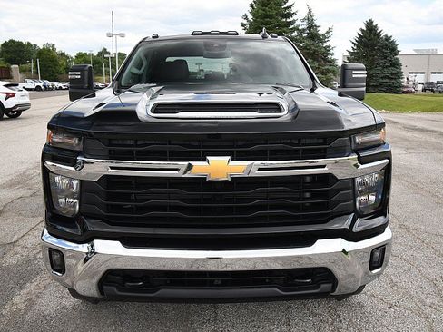 Used 2024 Chevrolet Silverado 2500 LT AWD/4WD image 2