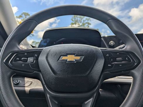 Used 2025 Chevrolet Trax LT FWD image 28