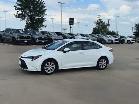 Used 2024 Toyota Corolla LE FWD image 5