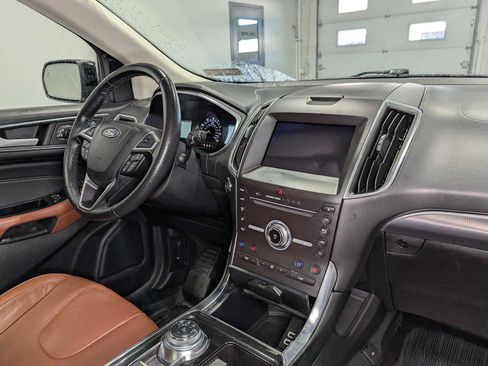 Used 2019 Ford Edge Titanium w/ Equipment Group 301A AWD/4WD image 44