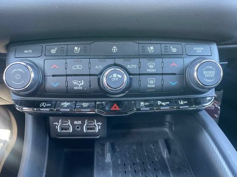 Used 2025 Dodge Durango GT AWD/4WD image 21