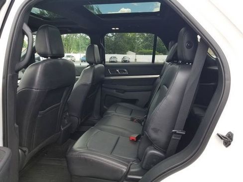 Used 2018 Ford Explorer XLT w/ Equipment Group 202A AWD/4WD image 16