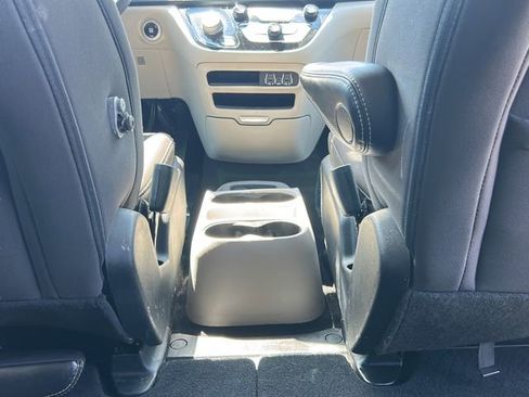 Used 2023 Chrysler Voyager LX image 32