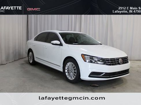 Used 2017 Volkswagen Passat 1.8T SE FWD image 1