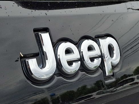 Used 2022 Jeep Grand Cherokee Limited AWD/4WD image 29