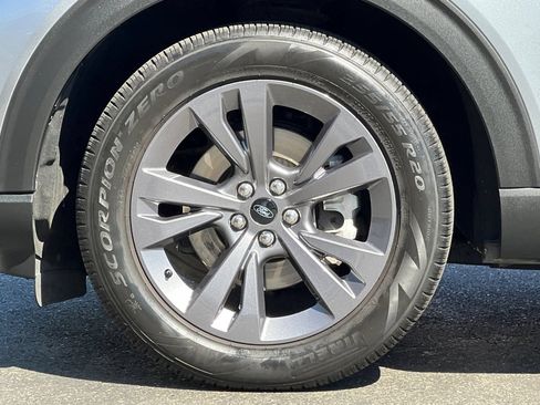 Used 2022 Ford Explorer XLT w/ Equipment Group 202A RWD image 39