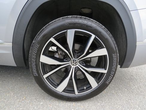 Used 2024 Volkswagen Atlas SEL Premium R-Line image 12