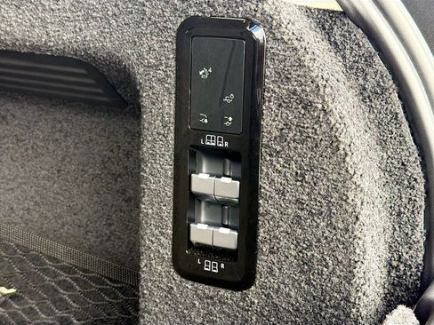 Used 2023 Land Rover Range Rover Long Wheelbase SE AWD/4WD image 13