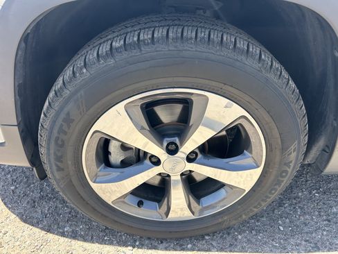 Used 2019 Jeep Cherokee Limited w/ Luxury Group AWD/4WD image 8
