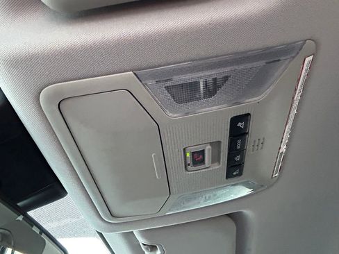 Used 2021 Toyota RAV4 LE image 19