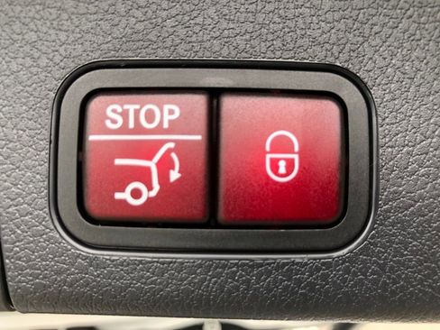 New 2026 Mercedes-Benz GLB 250 4MATIC image 39