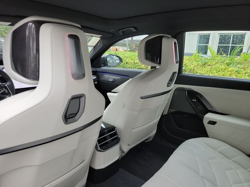 New 2027 BMW 740i w/ Executive Package RWD image 11
