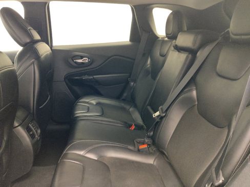 Used 2020 Jeep Cherokee Latitude Plus AWD/4WD image 18