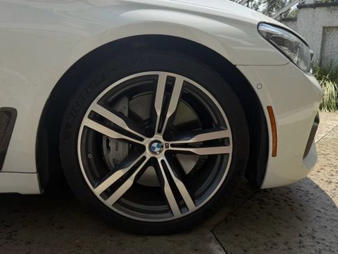 Used 2019 BMW 750i w/ Autobahn Package RWD image 7