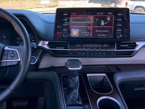 Used 2021 Toyota Sienna XLE image 7