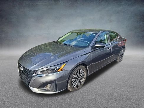 Used 2025 Nissan Altima 2.5 SV FWD image 4