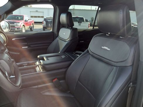 Used 2025 Ford Expedition Platinum w/ Stealth Performance Package AWD/4WD image 15