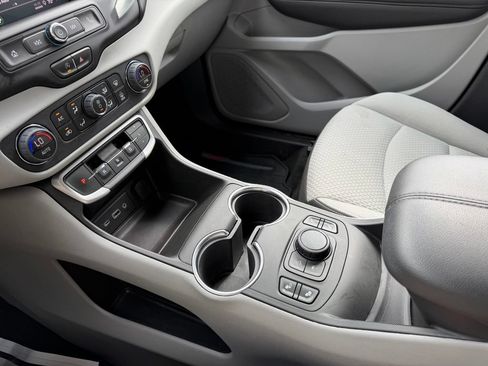 Used 2024 GMC Terrain SLE w/ Driver Convenience Package FWD image 31