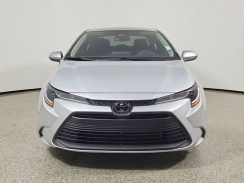 Used 2023 Toyota Corolla LE FWD image 3